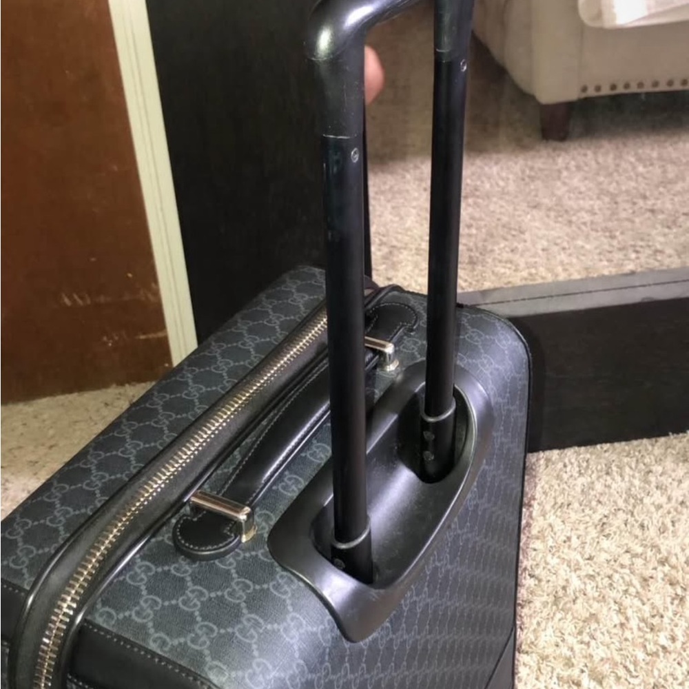 Gucci Dark Patterned Men's Travel Bag - Picture 4 of 9